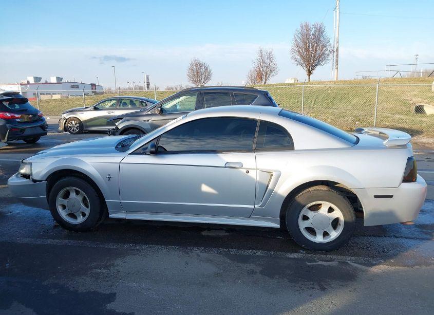 Photo 14 of 2001 Ford Mustang (VIN 1FAFP404X1F140500)