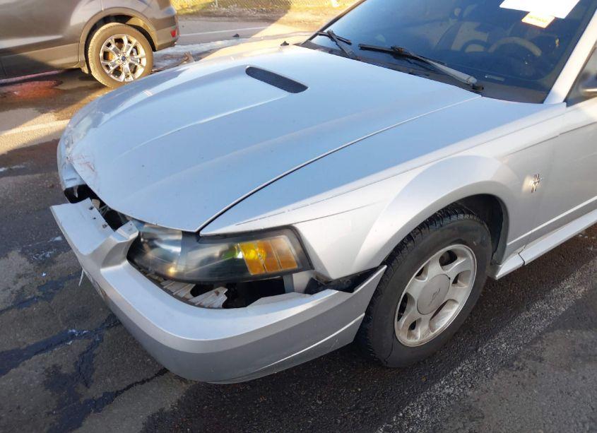 Photo 18 of 2001 Ford Mustang (VIN 1FAFP404X1F140500)