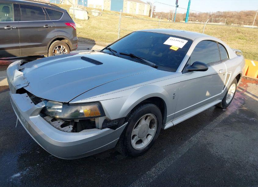 Photo 2 of 2001 Ford Mustang (VIN 1FAFP404X1F140500)