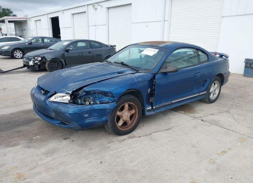Photo 2 of 1998 Ford Mustang (VIN 1FAFP404XWF213047)