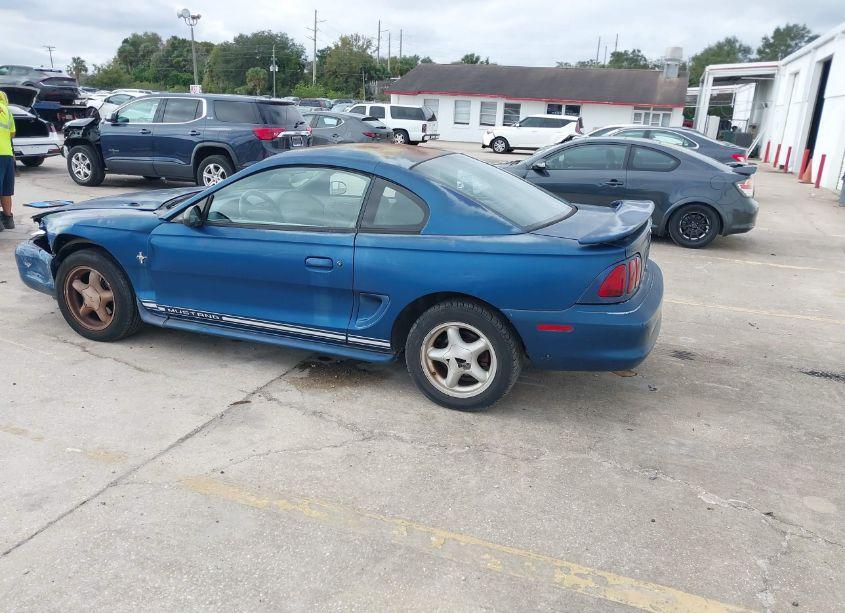 Photo 3 of 1998 Ford Mustang (VIN 1FAFP404XWF213047)