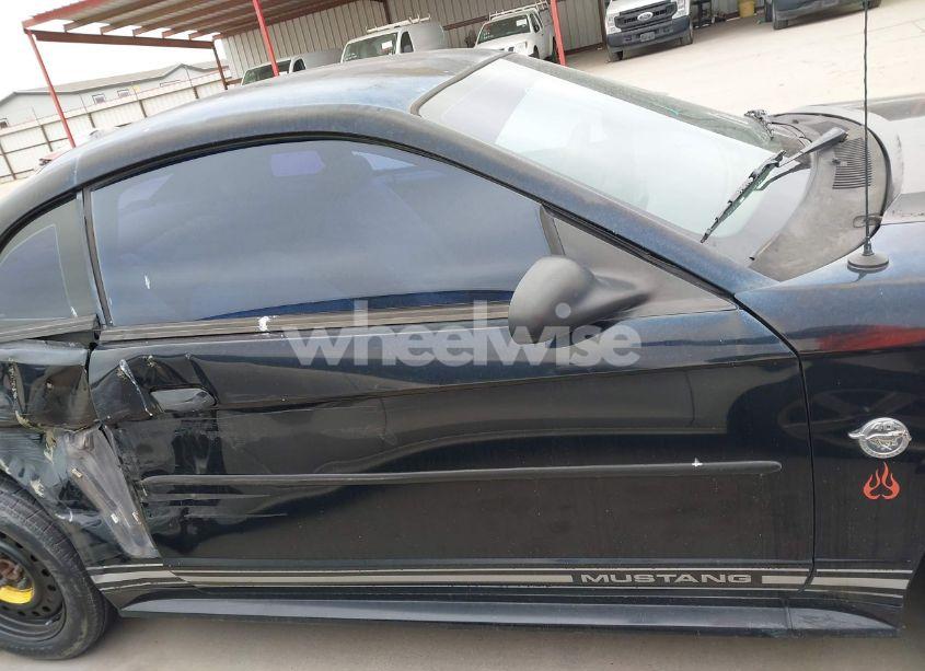 Photo 13 of 2004 Ford Mustang (VIN 1FAFP40684F138315)