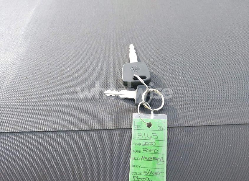 Photo 11 of 2000 Ford Mustang (VIN 1FAFP4442YF171230)