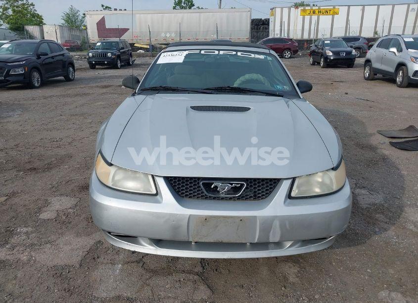 Photo 12 of 2000 Ford Mustang (VIN 1FAFP4442YF171230)
