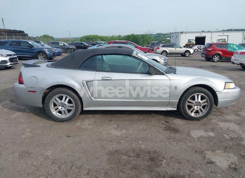 Photo 13 of 2000 Ford Mustang (VIN 1FAFP4442YF171230)