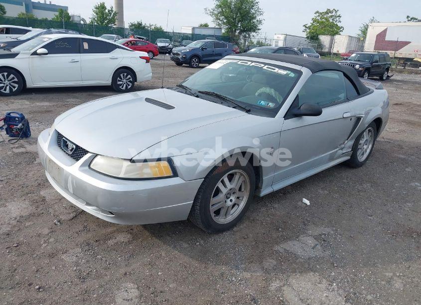 Photo 2 of 2000 Ford Mustang (VIN 1FAFP4442YF171230)