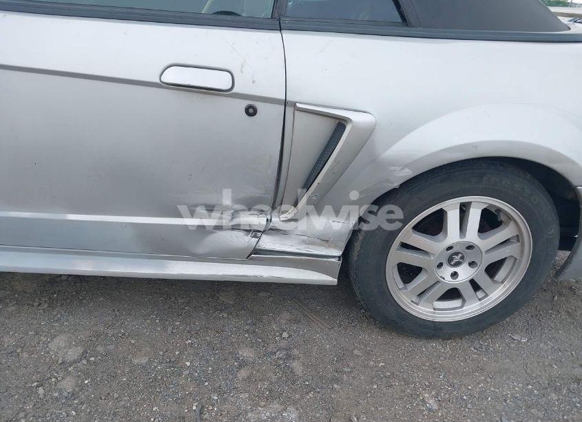 Photo 6 of 2000 Ford Mustang (VIN 1FAFP4442YF171230)