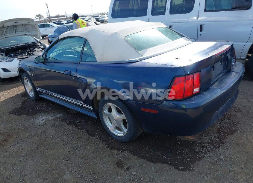 Photo 3 of 2001 Ford Mustang (VIN 1FAFP44431F199608)