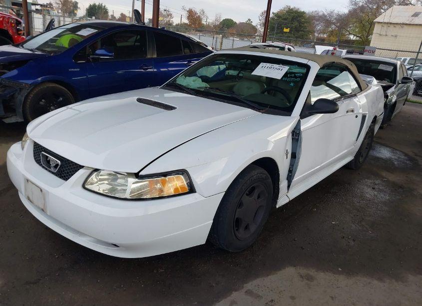 Photo 2 of 2000 Ford Mustang (VIN 1FAFP4444YF168698)