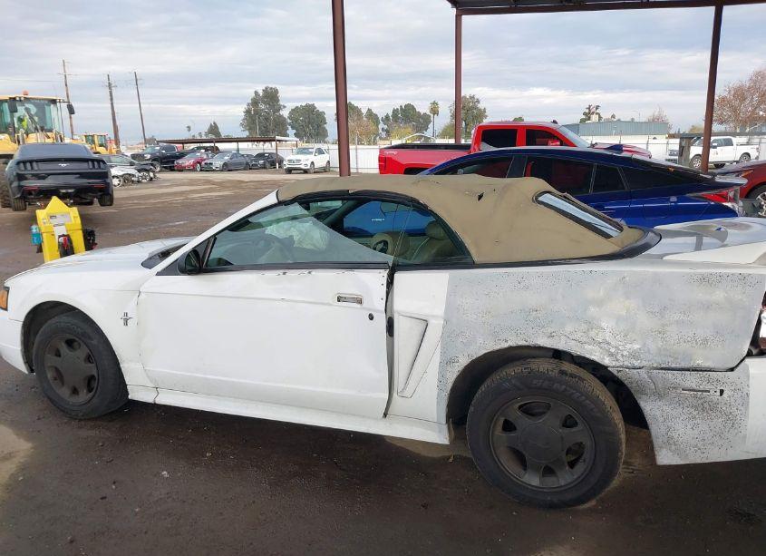 Photo 6 of 2000 Ford Mustang (VIN 1FAFP4444YF168698)