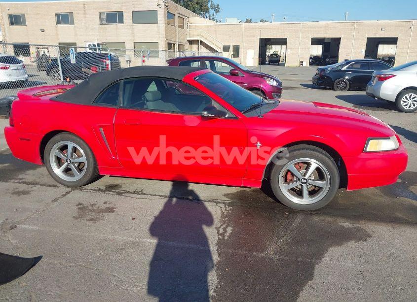 Photo 13 of 2000 Ford Mustang (VIN 1FAFP4444YF198834)