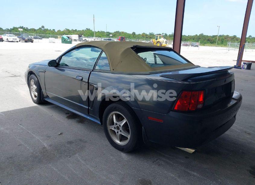 Photo 3 of 2000 Ford Mustang (VIN 1FAFP4444YF228124)