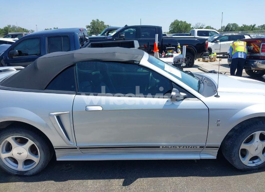 Photo 13 of 2001 Ford Mustang (VIN 1FAFP44451F208230)