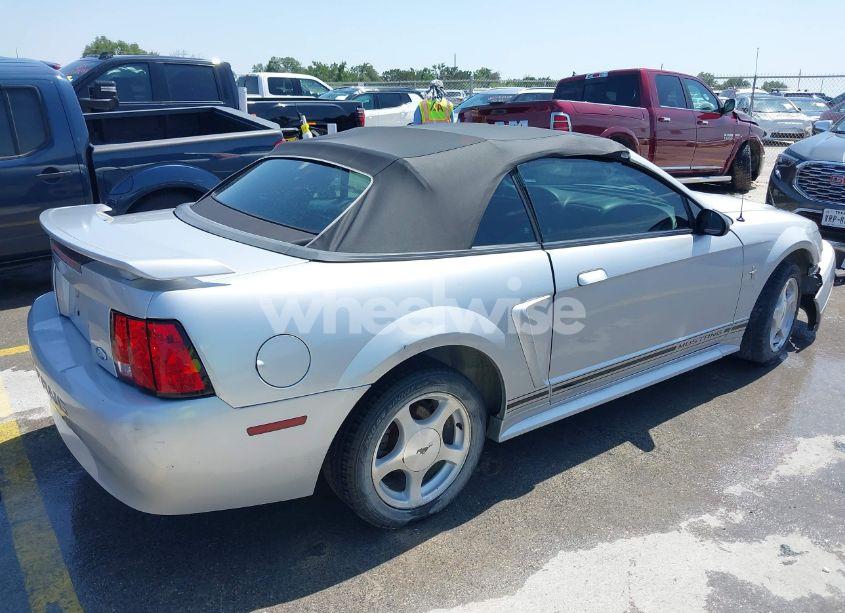 Photo 4 of 2001 Ford Mustang (VIN 1FAFP44451F208230)