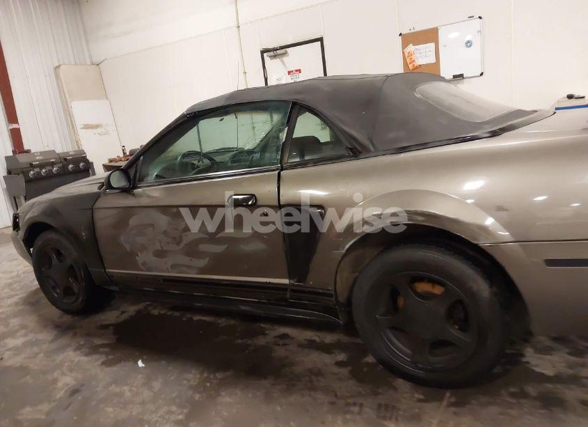 Photo 15 of 2001 Ford Mustang (VIN 1FAFP44481F211106)