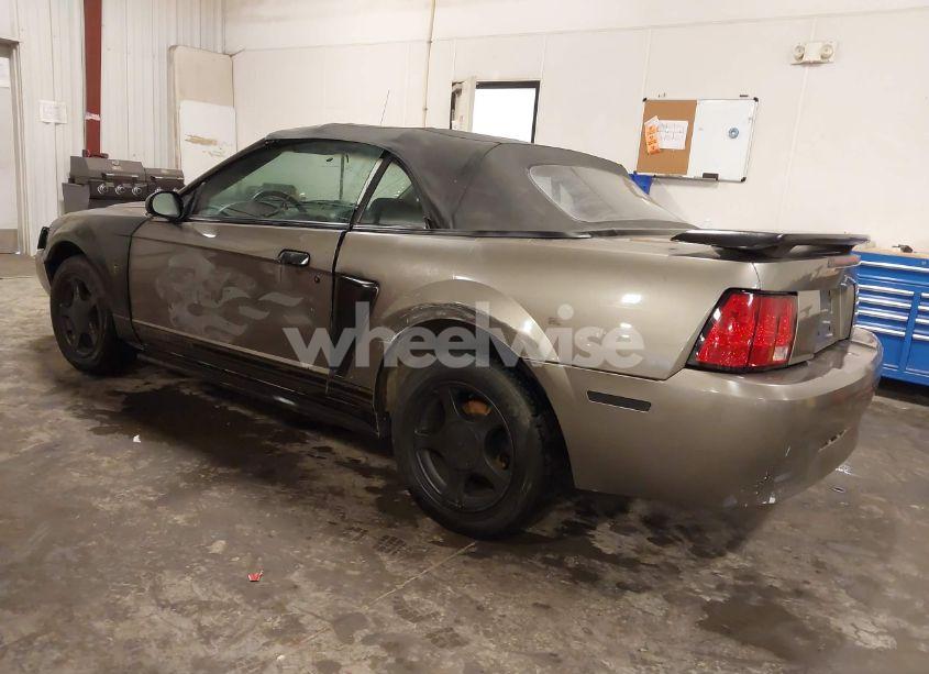 Photo 3 of 2001 Ford Mustang (VIN 1FAFP44481F211106)