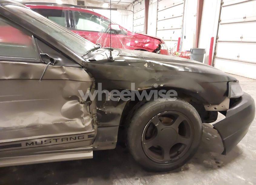 Photo 6 of 2001 Ford Mustang (VIN 1FAFP44481F211106)