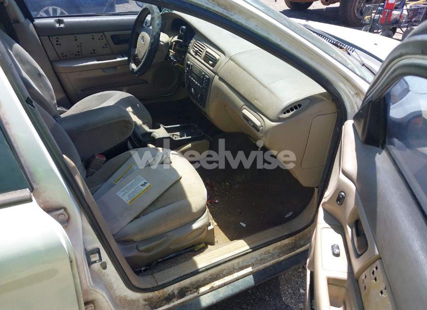 Photo 5 of 2004 Ford Taurus LX (VIN 1FAFP52274G150403)