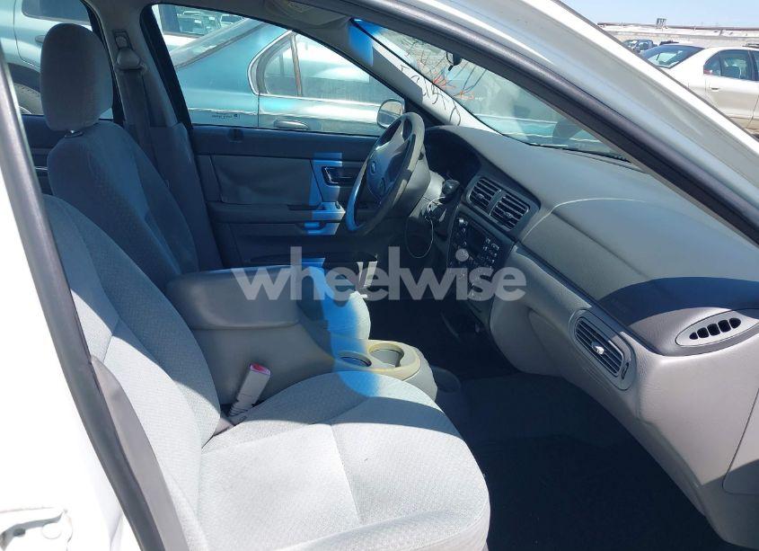 Photo 5 of 2001 Ford Taurus LX (VIN 1FAFP52U01G153060)