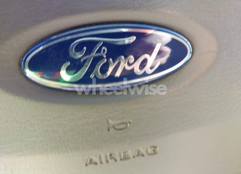 Photo 12 of 2001 Ford Taurus LX (VIN 1FAFP52UX1A139542)