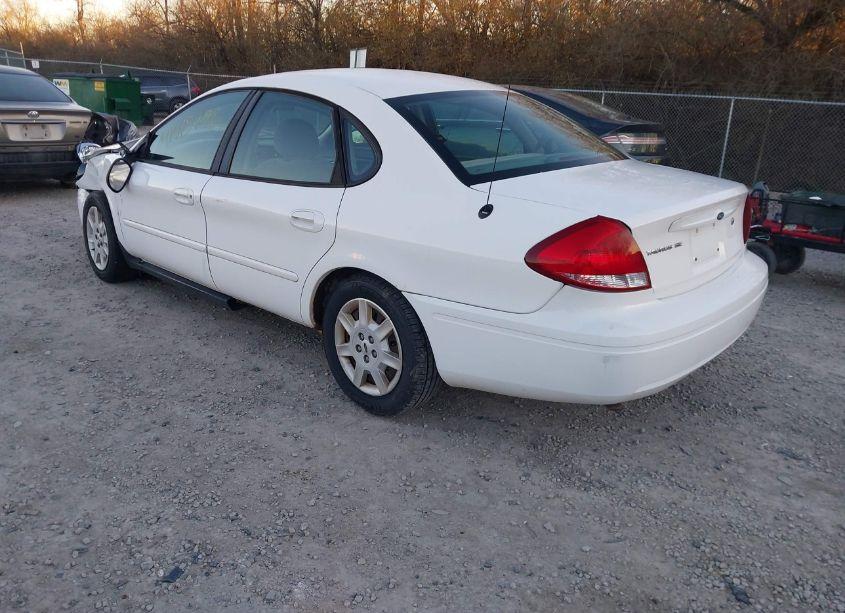 Photo 3 of 2005 Ford Taurus SE (VIN 1FAFP53215A284116)