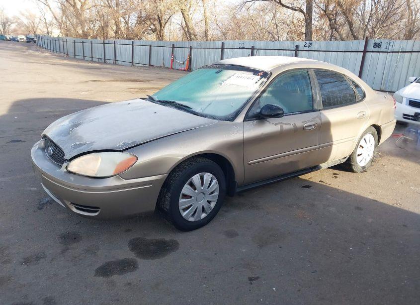 Photo 2 of 2005 Ford Taurus SE (VIN 1FAFP53235A139644)