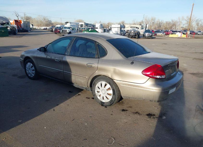 Photo 3 of 2005 Ford Taurus SE (VIN 1FAFP53235A139644)