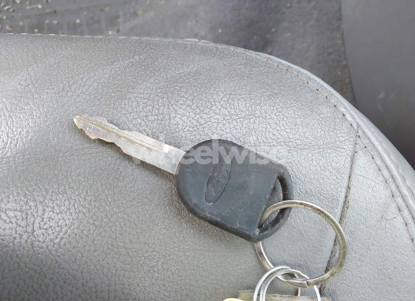 Photo 11 of 2005 Ford Taurus SE (VIN 1FAFP53235A260576)