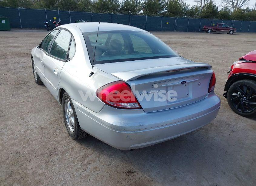 Photo 3 of 2005 Ford Taurus SE (VIN 1FAFP53235A260576)