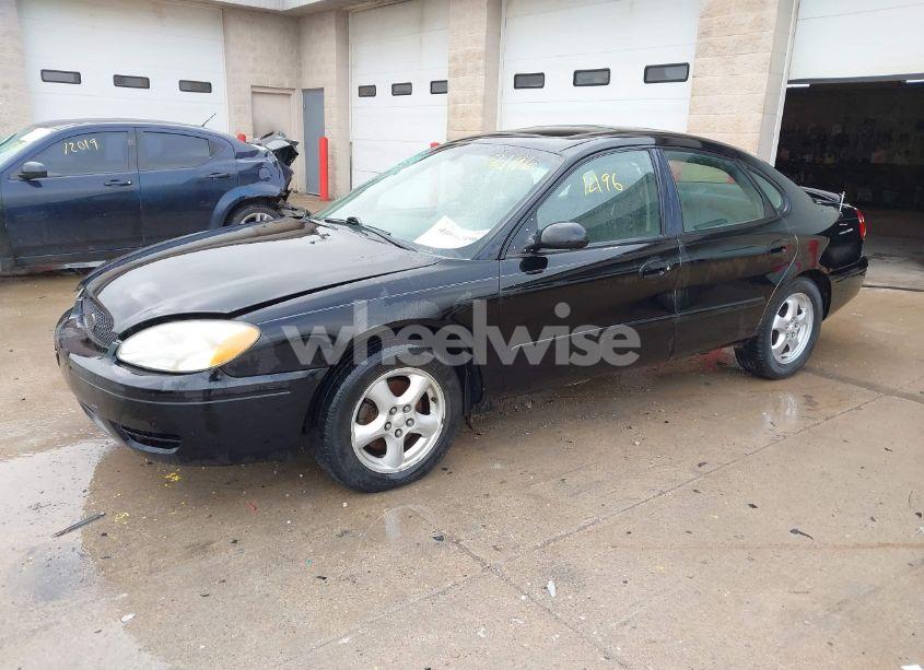 Photo 2 of 2005 Ford Taurus SE (VIN 1FAFP53265A187557)