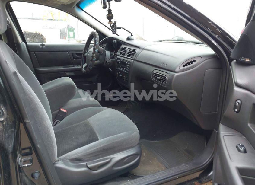 Photo 5 of 2005 Ford Taurus SE (VIN 1FAFP53265A187557)