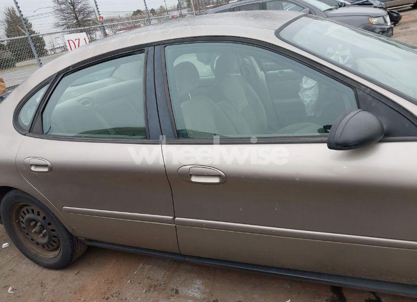 Photo 13 of 2005 Ford Taurus SE (VIN 1FAFP53295A139339)