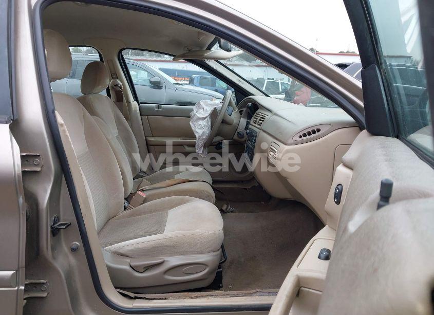 Photo 5 of 2005 Ford Taurus SE (VIN 1FAFP53295A139339)