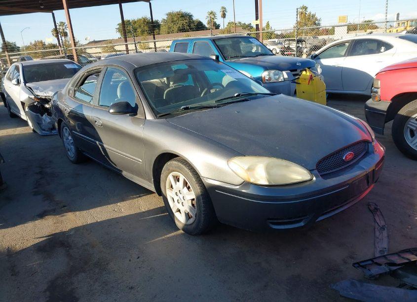 2005 Ford Taurus SE (VIN 1FAFP53U25A186469) main photo