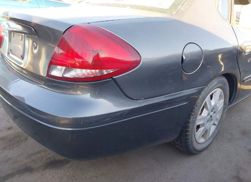 Photo 12 of 2005 Ford Taurus SE (VIN 1FAFP53U25A186469)