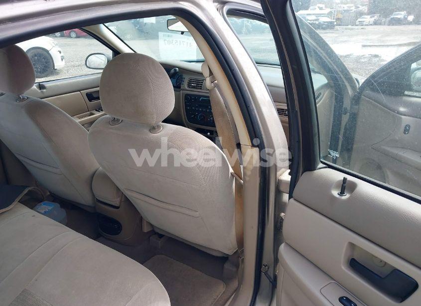 Photo 8 of 2005 Ford Taurus SE (VIN 1FAFP53U25A297975)