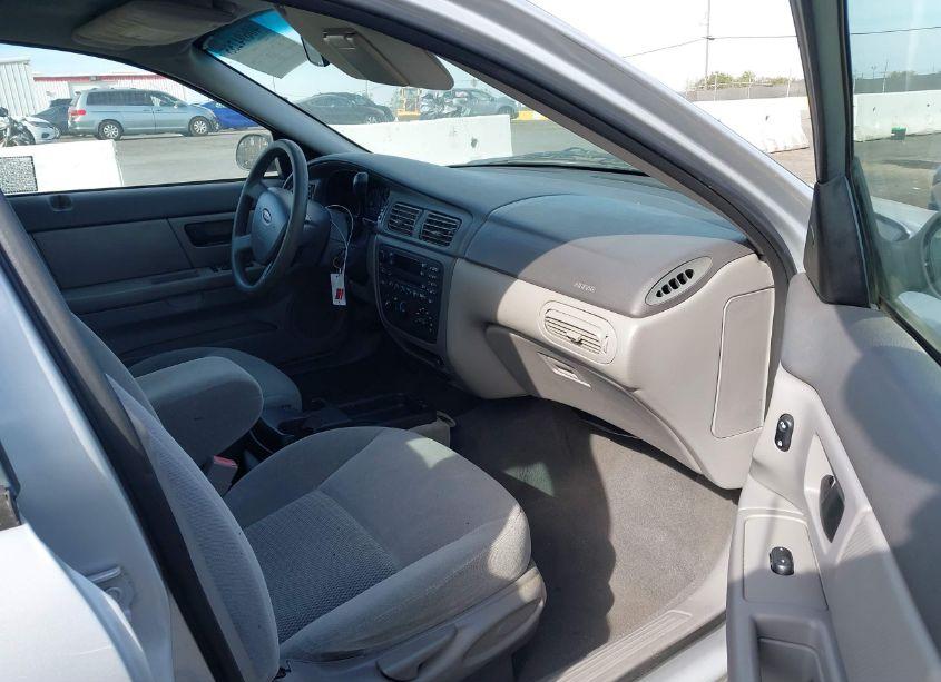 Photo 5 of 2005 Ford Taurus SE (VIN 1FAFP53U45A281924)