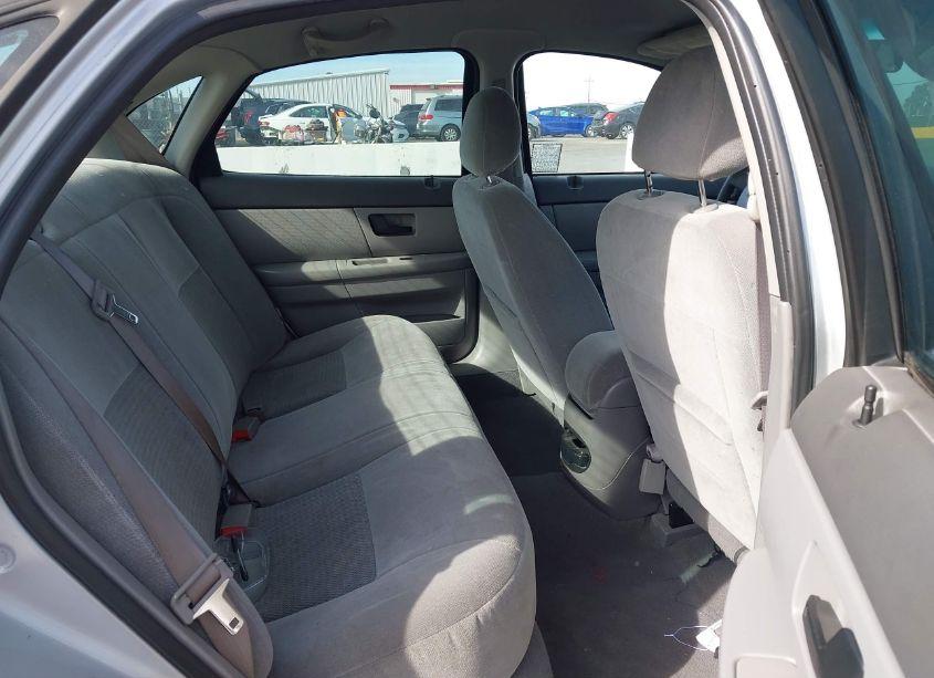 Photo 8 of 2005 Ford Taurus SE (VIN 1FAFP53U45A281924)