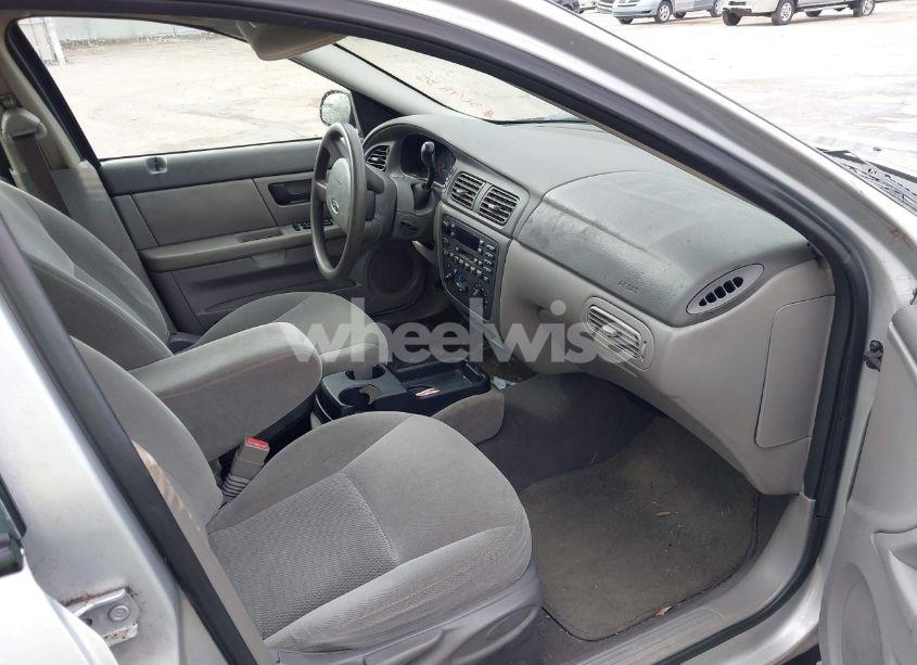 Photo 5 of 2005 Ford Taurus SE (VIN 1FAFP53U45A309835)