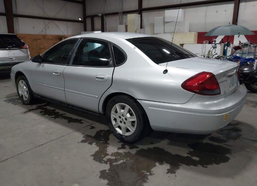 Photo 3 of 2005 Ford Taurus SE (VIN 1FAFP53U65A279642)