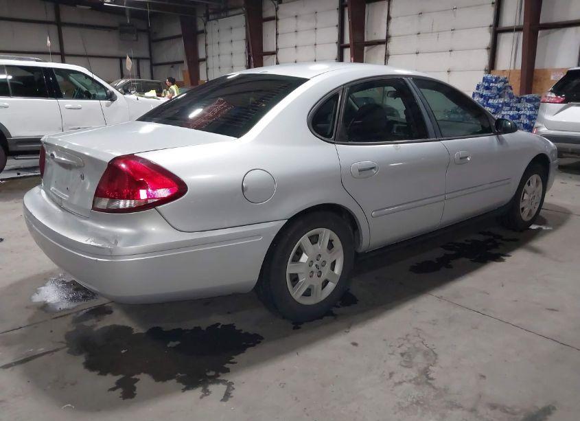 Photo 4 of 2005 Ford Taurus SE (VIN 1FAFP53U65A279642)