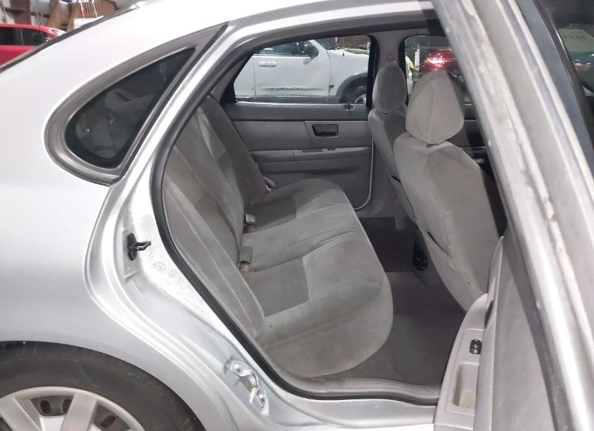 Photo 8 of 2005 Ford Taurus SE (VIN 1FAFP53U65A279642)