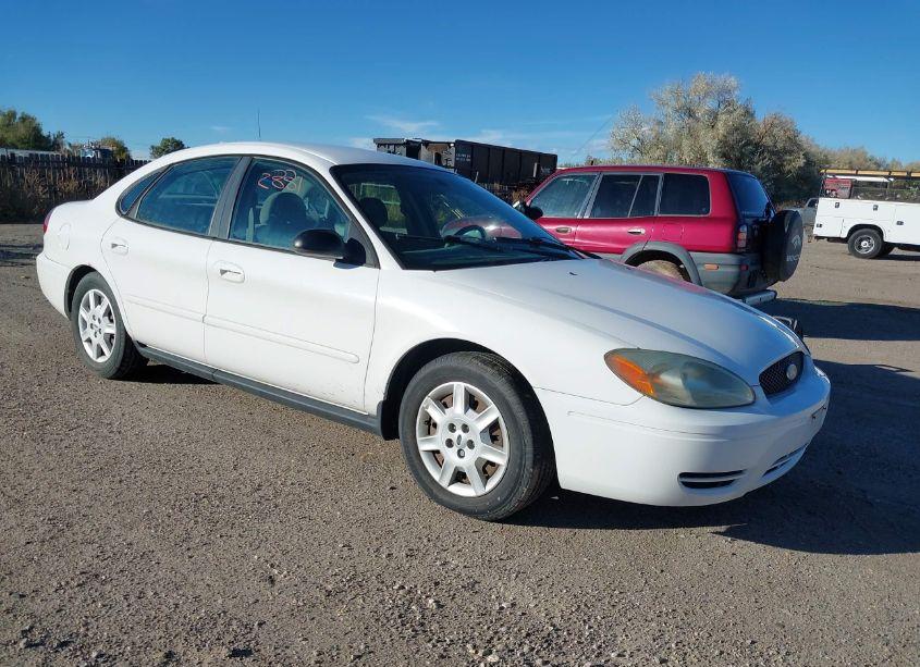 2005 Ford Taurus SE (VIN 1FAFP53U85A217143) main photo