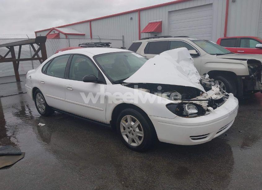 2005 Ford Taurus SE (VIN 1FAFP53U95A269042) main photo