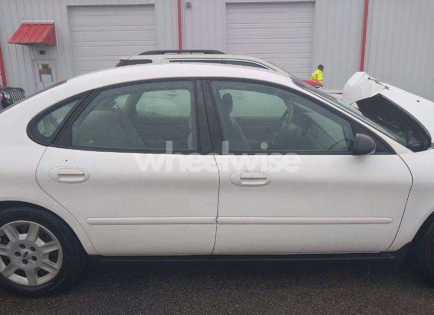 Photo 13 of 2005 Ford Taurus SE (VIN 1FAFP53U95A269042)