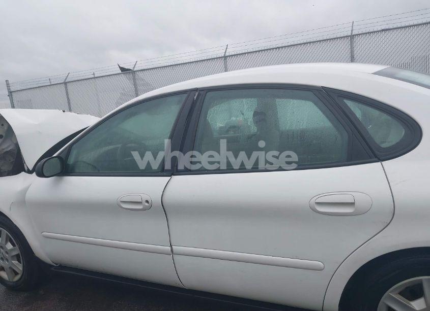 Photo 14 of 2005 Ford Taurus SE (VIN 1FAFP53U95A269042)