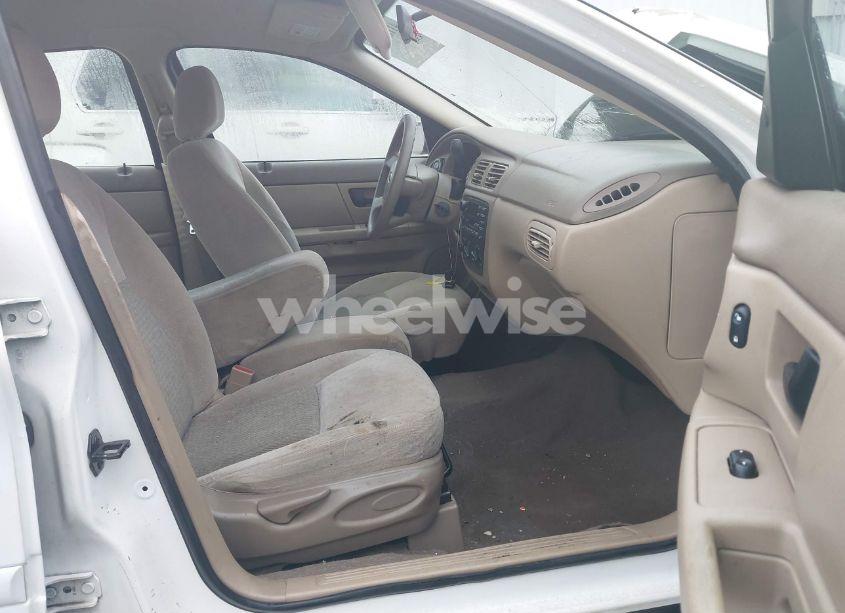 Photo 5 of 2005 Ford Taurus SE (VIN 1FAFP53U95A269042)