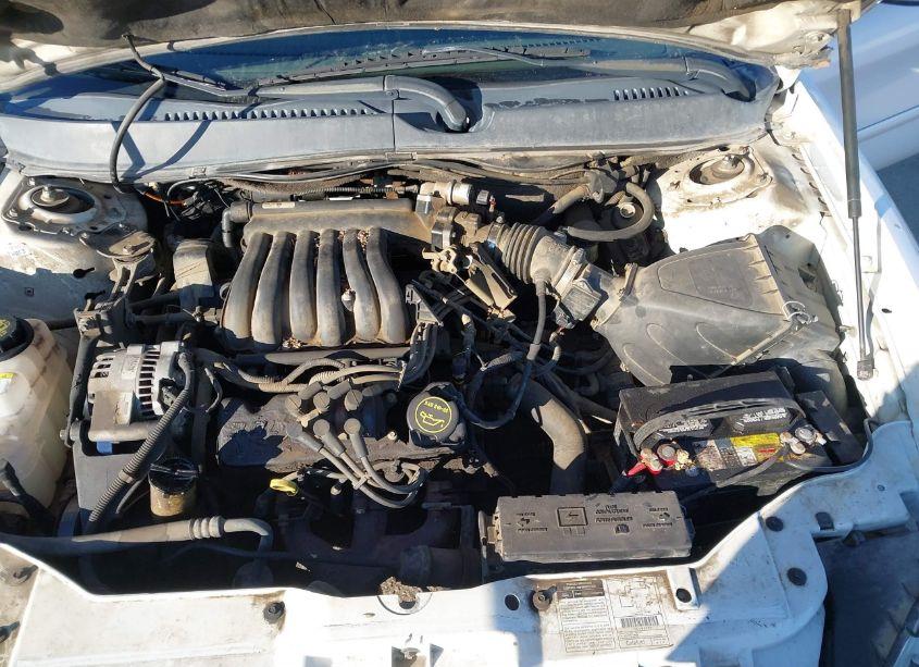 Photo 10 of 2001 Ford Taurus SE (VIN 1FAFP53UX1A109312)