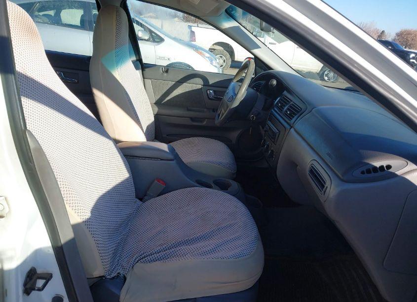 Photo 5 of 2001 Ford Taurus SE (VIN 1FAFP53UX1A109312)