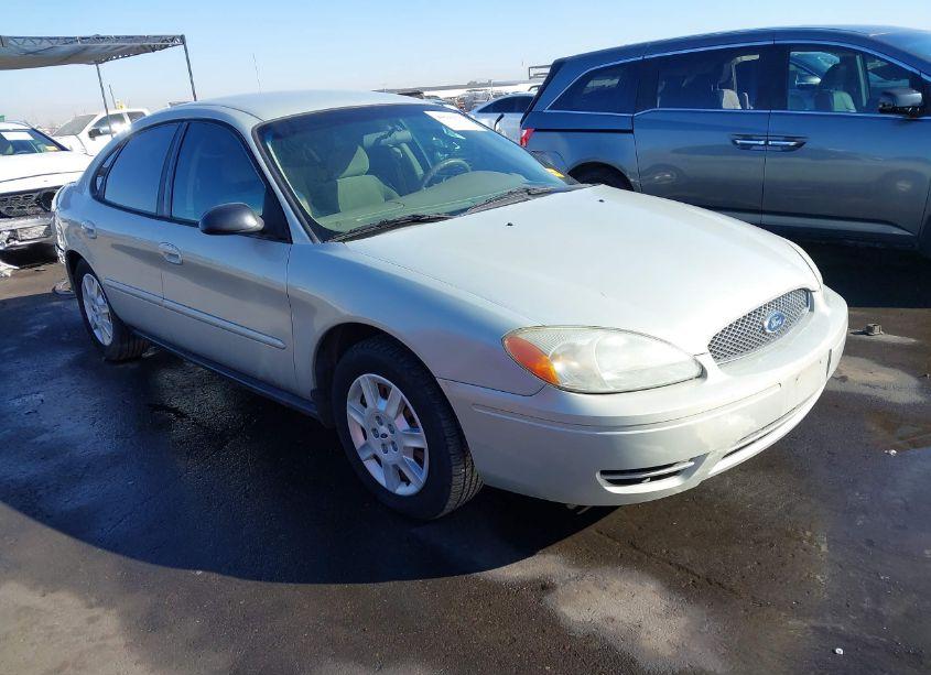 2005 Ford Taurus SE (VIN 1FAFP53UX5A227754) main photo